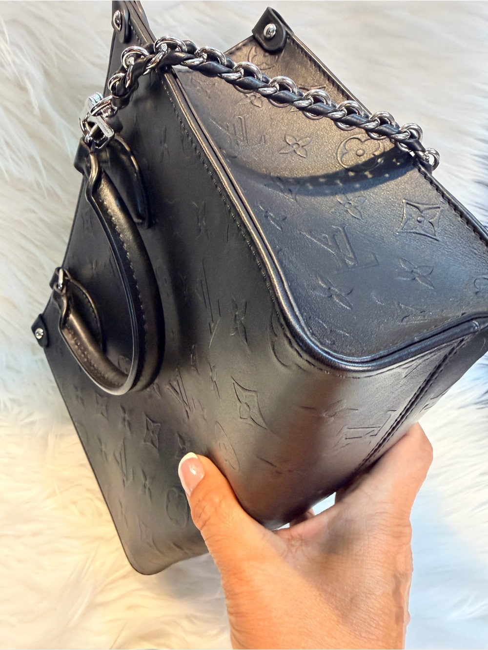 Louis Vuitton Black Leather Monogram Embossed On The Go PM with 2 straps - Picture 8 of 16